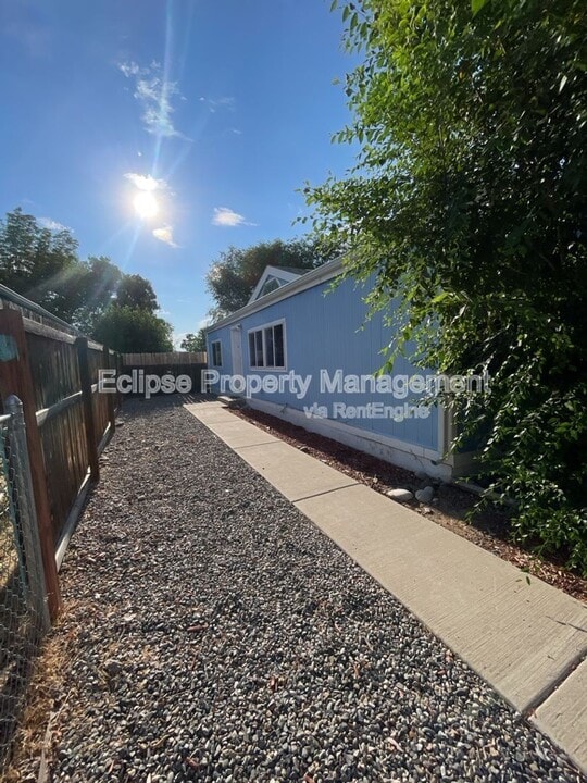 307 Honeysuckle Cir in Fruita, CO - Foto de edificio