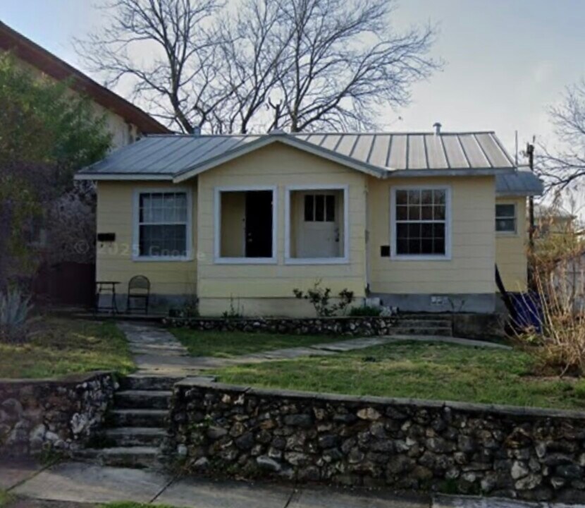 210 Claremont Ave, Unit 210 Claremont in San Antonio, TX - Foto de edificio