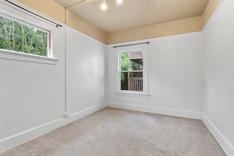 2318 SW Osage St in Portland, OR - Building Photo - Building Photo