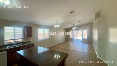 2349 Oakmont Ln in Casa Grande, AZ - Building Photo - Building Photo
