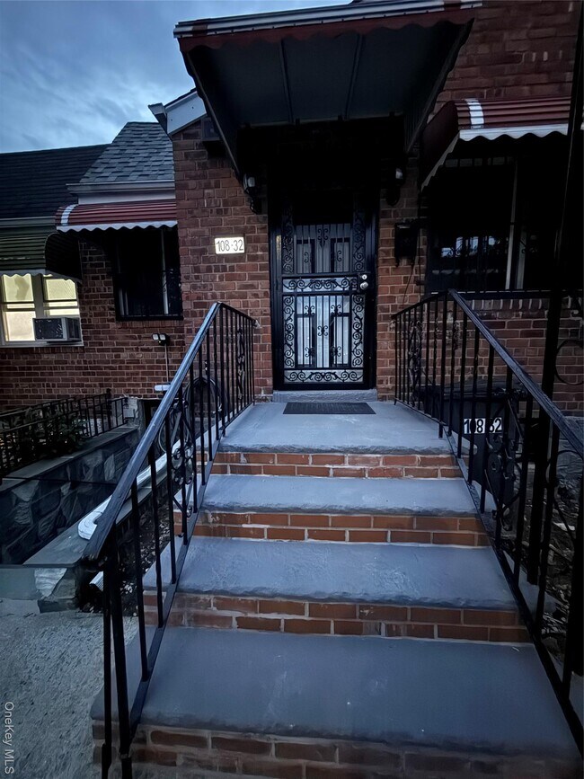 108-32 175th St in Queens, NY - Building Photo - Building Photo