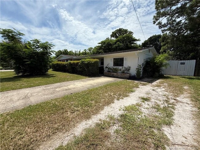 property at 1002 SE 15th Ct