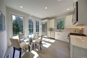 2 Crystal Mews Ln in East Hampton, NY - Building Photo - Building Photo