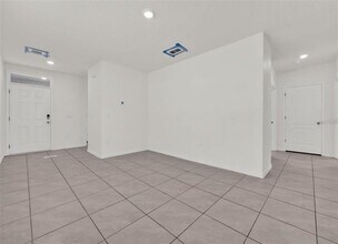 718 Chinoy Rd in Davenport, FL - Building Photo - Building Photo
