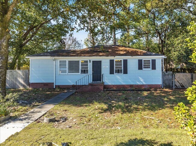 property at 2301 La Roche Ave