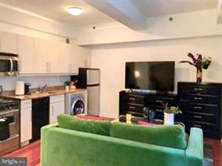 219 S 18th St, Unit 404 in Philadelphia, PA - Building Photo