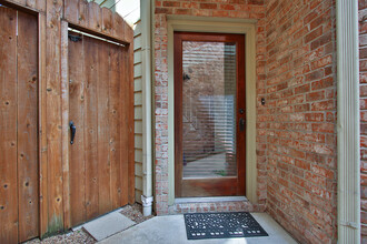 5012 Blossom St in Houston, TX - Building Photo - Building Photo