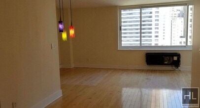 250 S End Ave in New York, NY - Building Photo - Building Photo