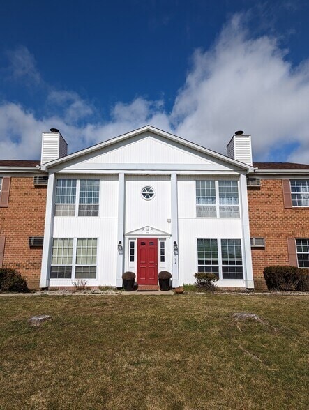 3734 Indian Run Dr, Unit 2 in Canfield, OH - Foto de edificio