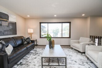 4504 S Cliff Ave in Sioux Falls, SD - Building Photo - Building Photo