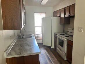 8713 Pineridge Dr in Austin, TX - Building Photo - Building Photo