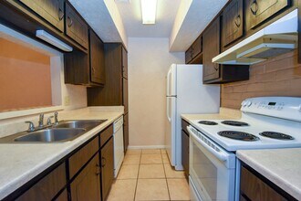 1502 Beaumont Rd in Baytown, TX - Building Photo - Building Photo