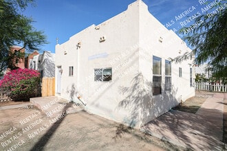 713 N 9th St in Phoenix, AZ - Foto de edificio - Building Photo