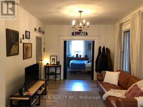 222-222 Oakwood Ave in Toronto, ON - Building Photo - Building Photo