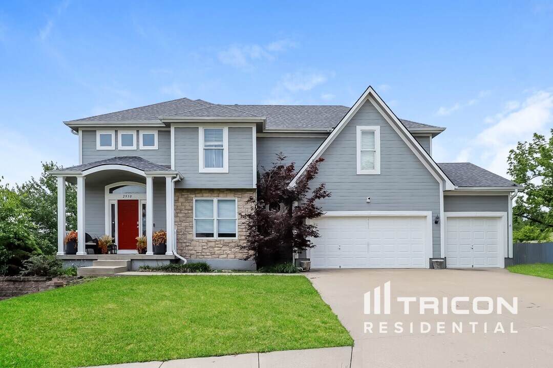 2930 S Granite Ave in Blue Springs, MO - Foto de edificio