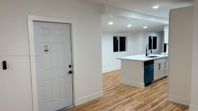 4147 NW 23rd Ct in Miami, FL - Building Photo - Building Photo