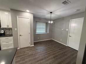 2521 Westchester Dr in Arlington, TX - Building Photo - Building Photo