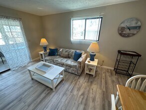 191 Anchorage St, Unit C in Fort Myers Beach, FL - Building Photo - Building Photo