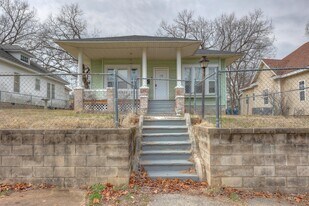 310 N Jackson Ave in Joplin, MO - Building Photo