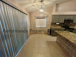 4000 Ocean Breeze Ave in Bakersfield, CA - Building Photo - Building Photo