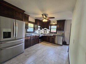 810 3rd Ave E in Shakopee, MN - Building Photo