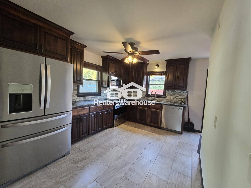 810 3rd Ave E in Shakopee, MN - Building Photo