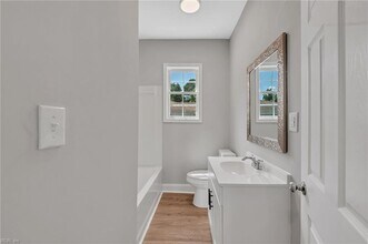 3941 Omohundro Ave, Unit Unit B in Norfolk, VA - Foto de edificio - Building Photo