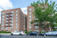 8504 63rd Dr in Flushing, NY - Foto de edificio - Building Photo