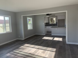 428 Hamilton St, Unit 1W in Costa Mesa, CA - Building Photo - Building Photo