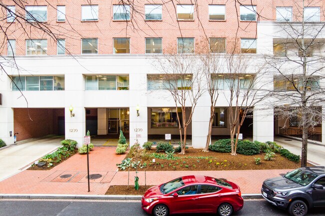 Metropolitan Condos in Washington, DC - Foto de edificio - Building Photo