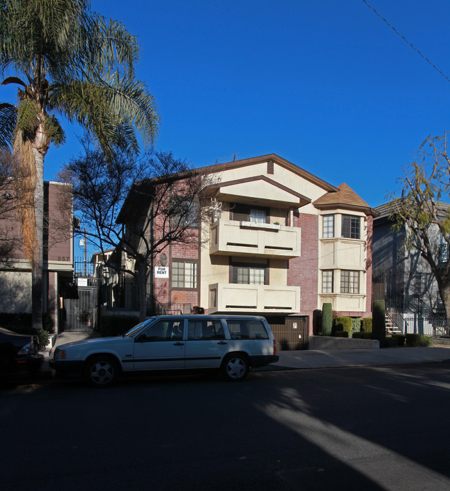 251 W Verdugo Ave in Burbank, CA - Foto de edificio - Building Photo