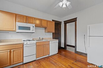 136 Edwards St in New Haven, CT - Building Photo - Building Photo