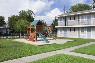 Laredo Apartments in Houston, TX - Foto de edificio - Other