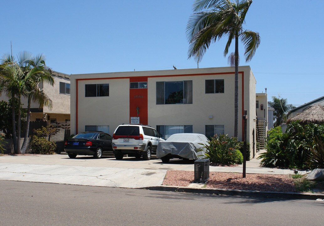 1061 Chalcedony St in San Diego, CA - Building Photo