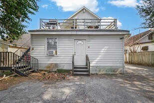 216 Burr St in Houston, TX - Building Photo