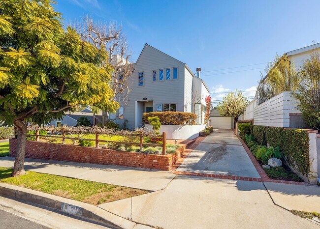 1500 Chestnut Ave in Manhattan Beach, CA - Building Photo - Building Photo