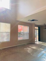 2401 Sunshine Ln in Aurora, IL - Building Photo