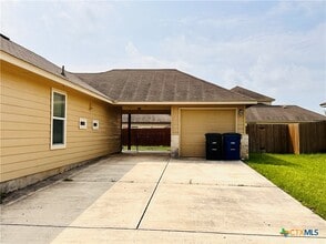 532 Magnolia Wind in New Braunfels, TX - Building Photo - Building Photo