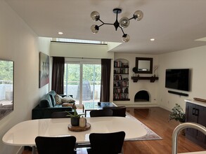 10926 Bluffside Dr in Studio City, CA - Building Photo - Building Photo
