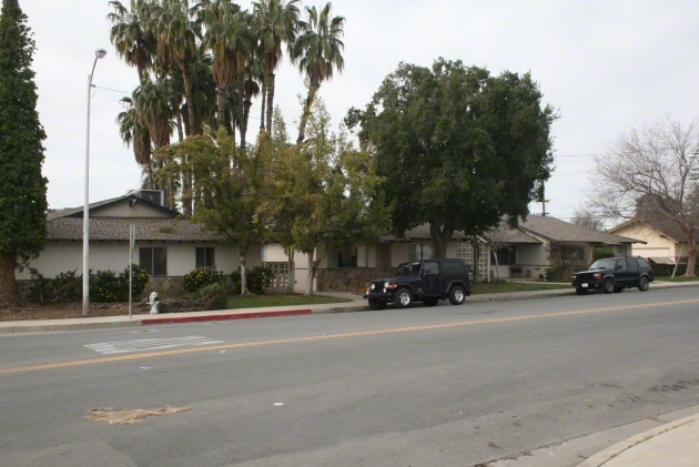 3921 Christmas Tree Ln in Bakersfield, CA - Foto de edificio