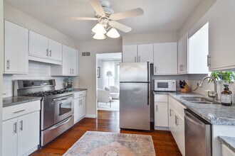 219 Middaugh Rd in Clarendon Hills, IL - Building Photo - Building Photo