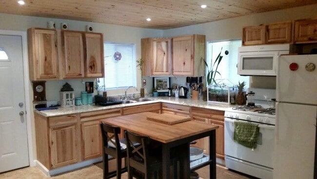 54055 Pine Crest Ave in Idyllwild, CA - Building Photo - Building Photo