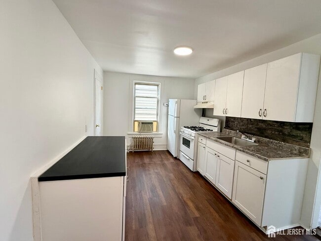 144 S Broadway in South Amboy, NJ - Building Photo - Building Photo