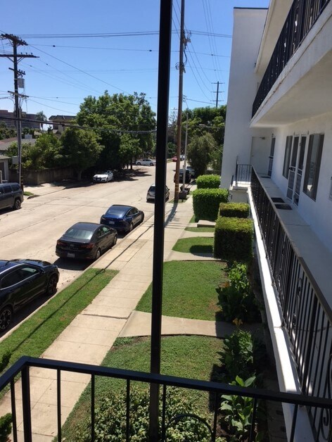 1855 Butler Ave in Los Angeles, CA - Foto de edificio - Building Photo