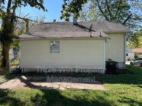 826 Marvin Ave in Ferguson, MO - Building Photo - Building Photo
