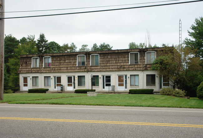 1548-1558 Niles Cortland Rd in Niles, OH - Building Photo - Building Photo