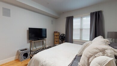 339 W Broadway, Unit 11 in Boston, MA - Building Photo - Building Photo