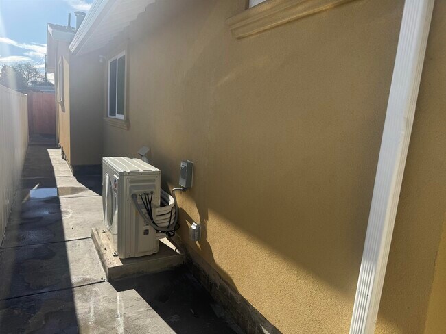 1632 Wayne Ave in San Leandro, CA - Building Photo - Building Photo