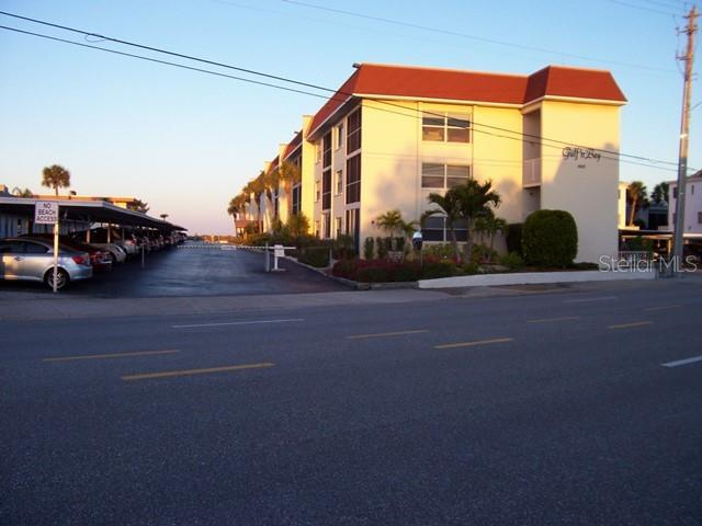 1400 Tarpon Center Dr in Venice, FL - Building Photo