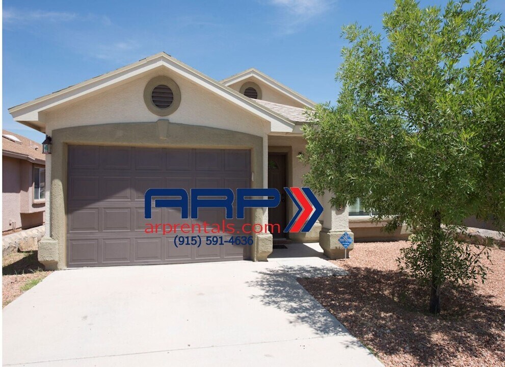 13029 Alfredo Apodaca Dr in El Paso, TX - Building Photo